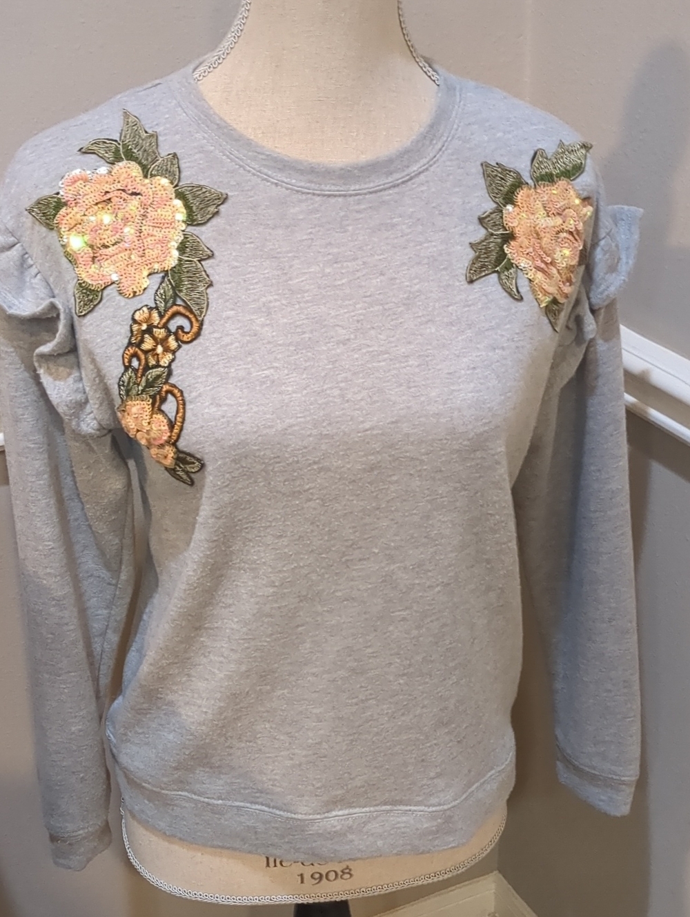 Charming Charlie Heather Grey Floral Appliqué Women's Sweatshirt